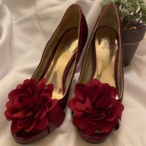 CARLOS SANTANA burgundy heels, size 7.5M